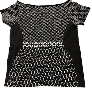 Women’s plus off the shoulder knit top Black Geo print pit to pit measurement 21